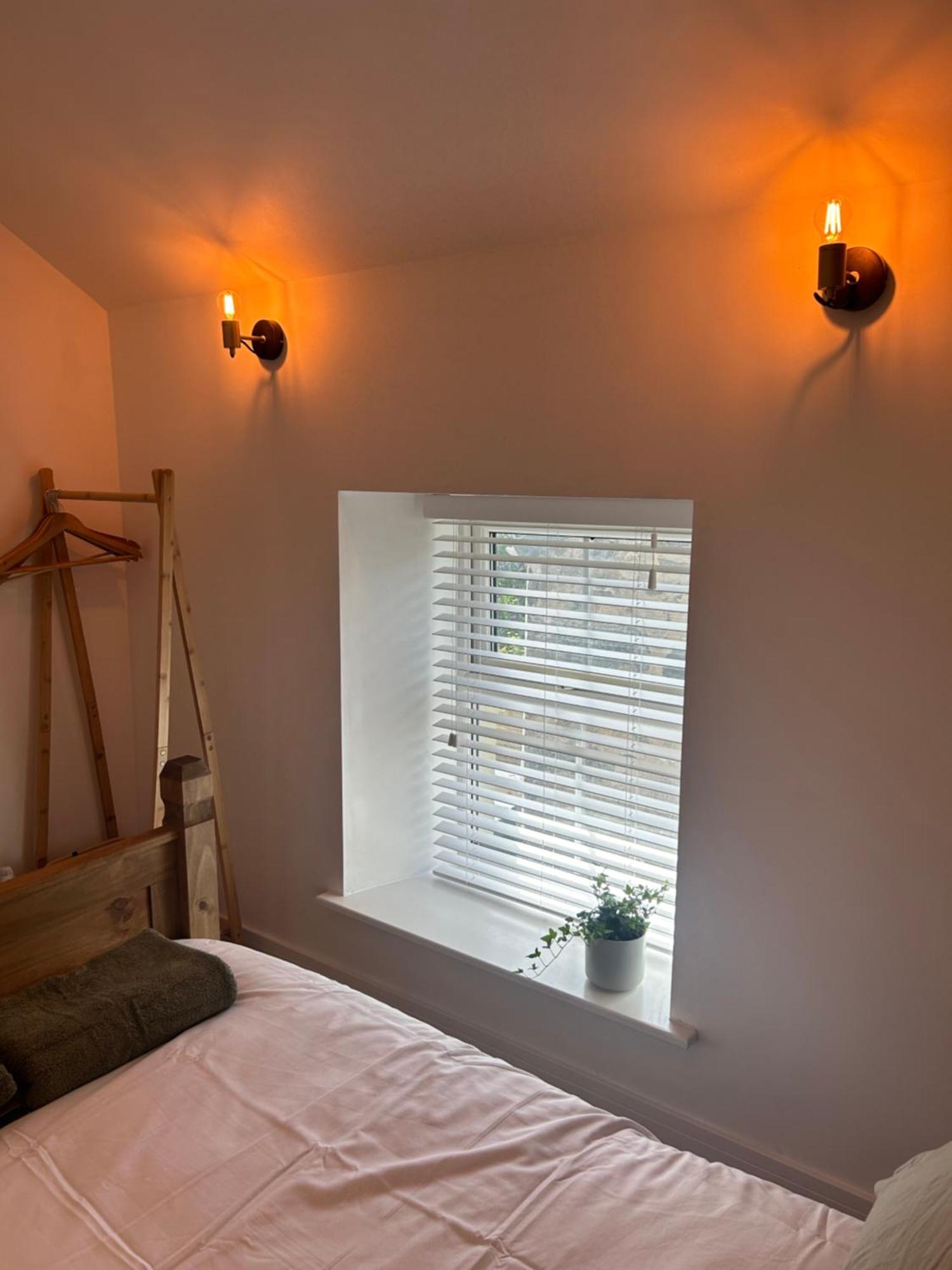 Cosy Modern Miners Cottage Llanllechid Exterior foto